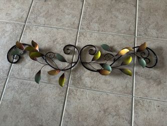 Decorative Wall Hanging With Leaves