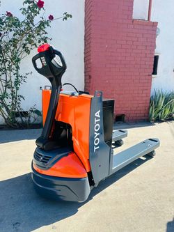 Pallet jack electric