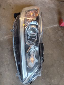 2017 Honda Accord Passenger Side Right Headlight.