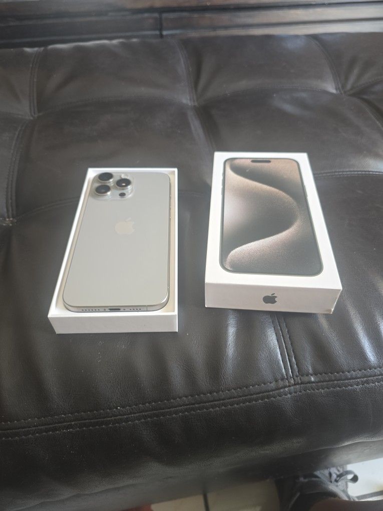 ATT/ CRICKET IPHONE 15 PRO MAX 256GB