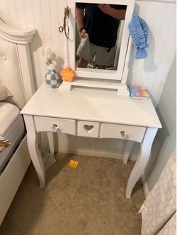 Kids vanity