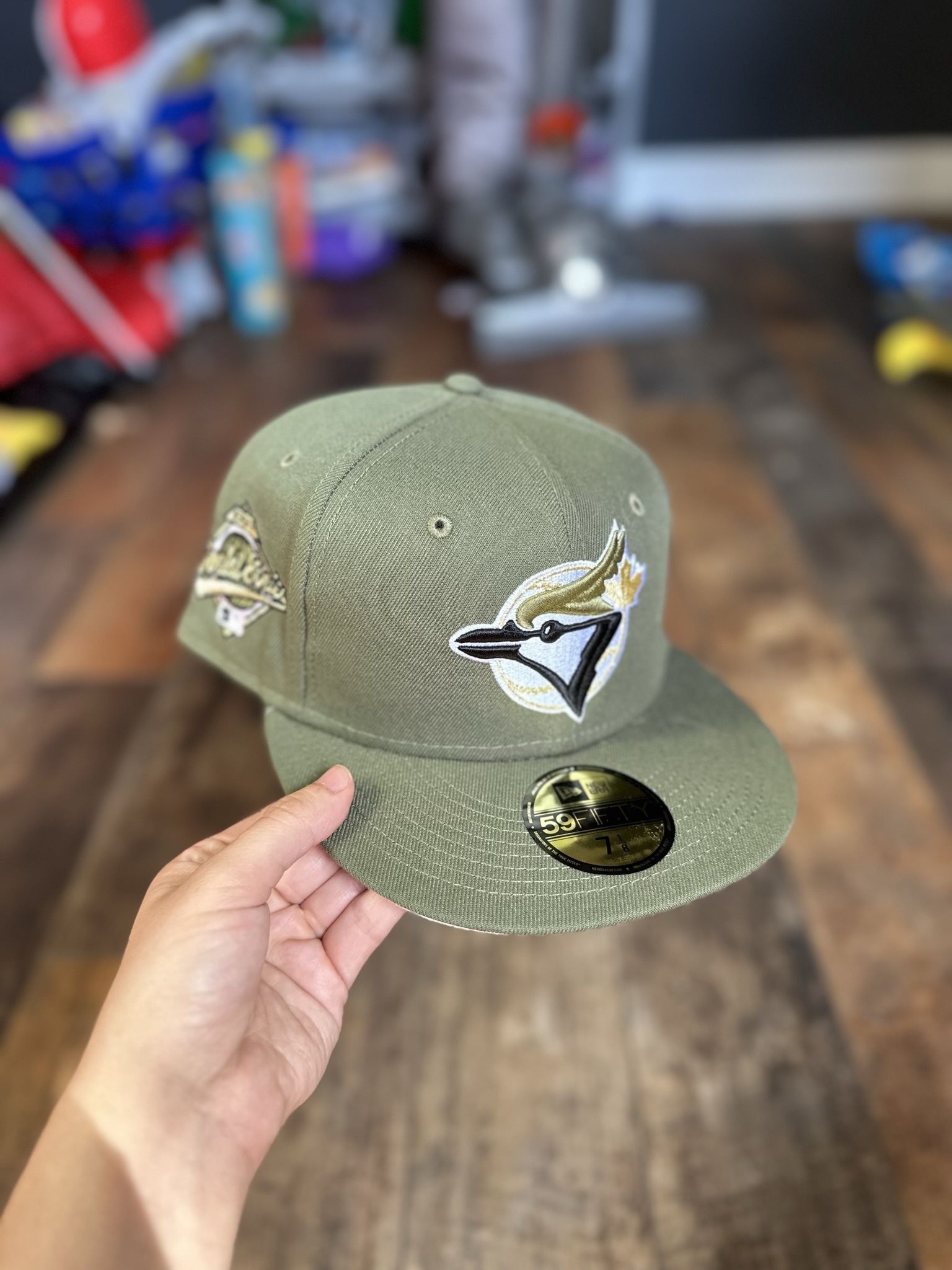 Exclusive SOLD OUT Toronto Blue Jays 59fifty New Era Olive Green Hat with Pink UV •SOLD OUT EXCLUSIVE LIMITED RELEASE •Size 7 1/8 •Brand new •Olive