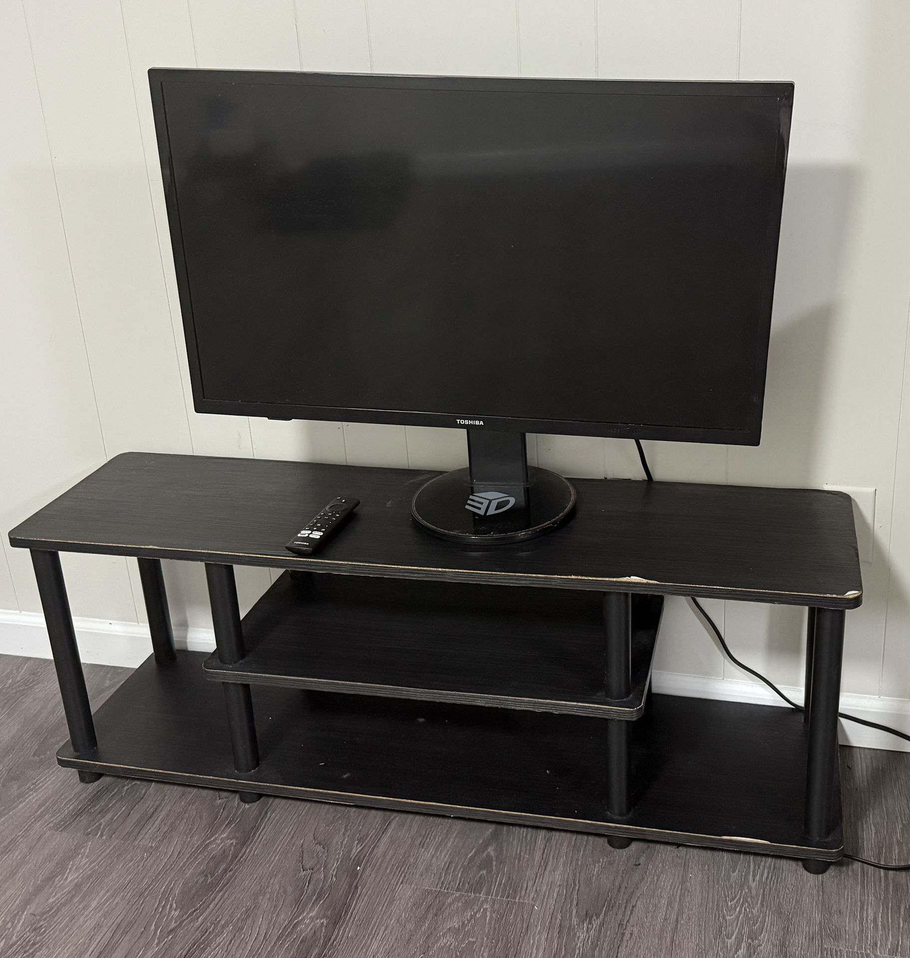 32-inch Best Buy TV (Model TF-32A710U21) – Great Condition (Table Free) 