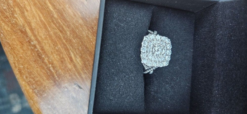 Zales 14KT. White Gold Ring W/Lifetime Warranty
