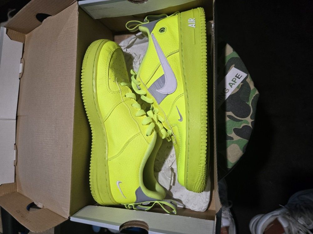 Nike Air Force Af1 LV8 Utility GS Volt Size Men's Size