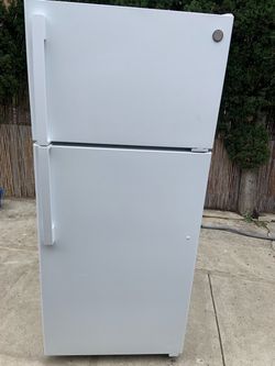 GE FRIDGE APARTMENT SIZE