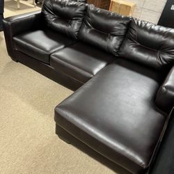 Stylish Nice Cozy Sectional! 