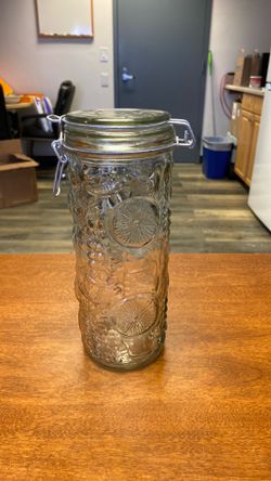 Glass decorated jar