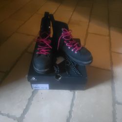 Converse Boots With 2 Sets Of Laces