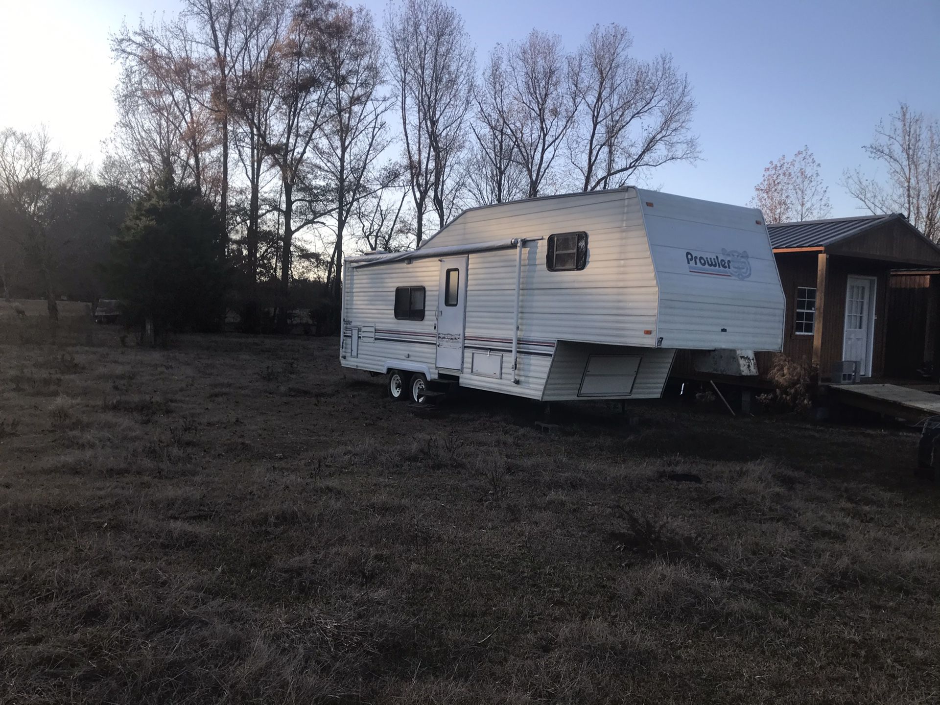 Photo 2006 prowler 5th wheel camper 28 ft
