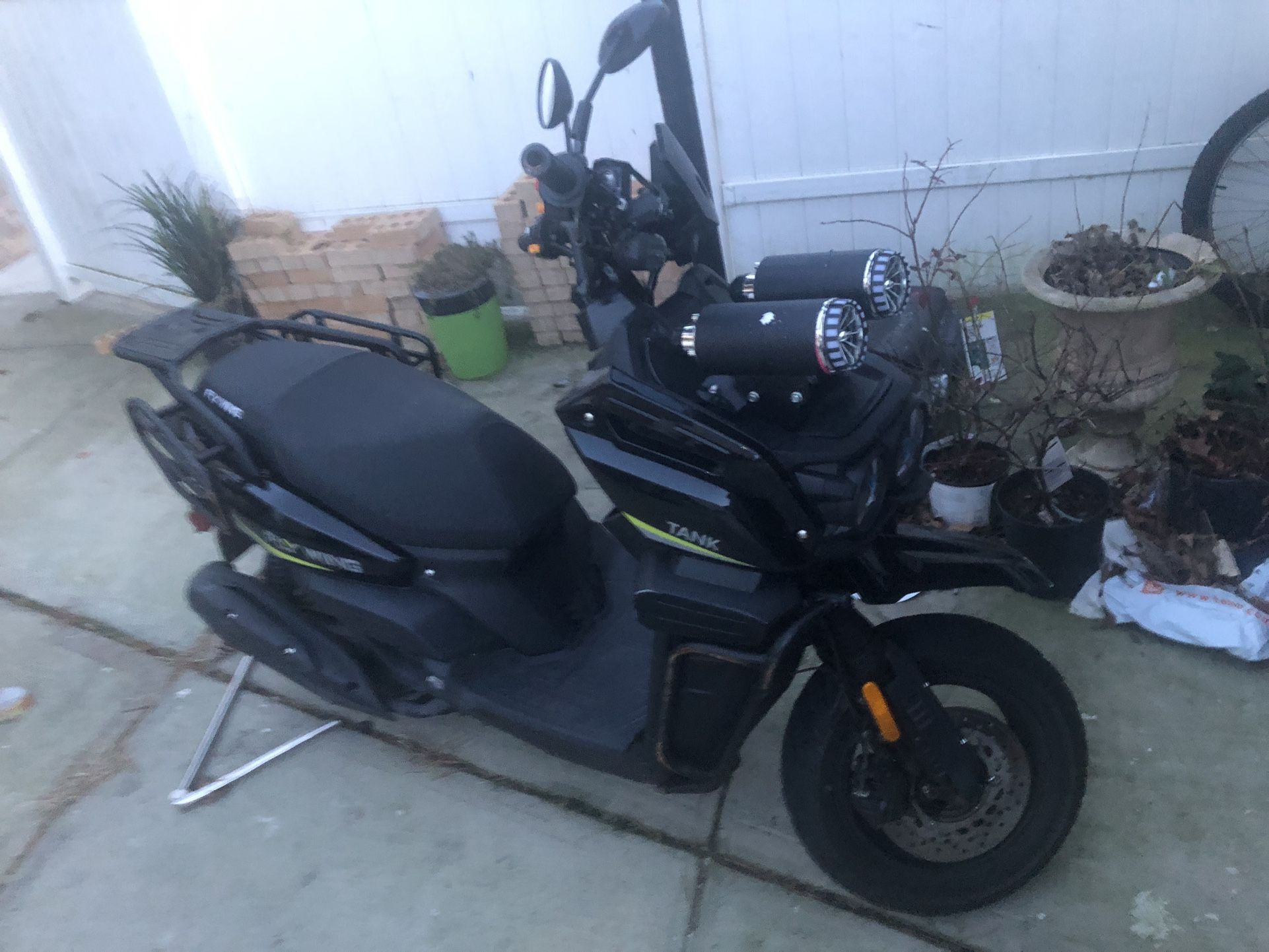 BARELY USED 150cc TANK MOTORBIKE (retail $1800)