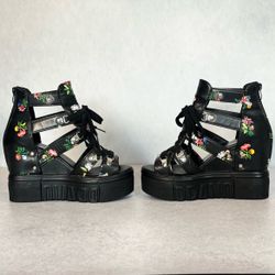 Floral Wedge