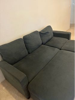 Blue Amazon couch - Worn but usable/ FREE. (Pickup by Tuesday 6/23/26)
