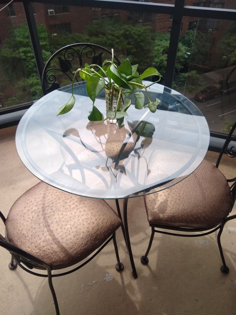 Great custom wrought Iron set. Cute round table & 4 chairs with cushions. 