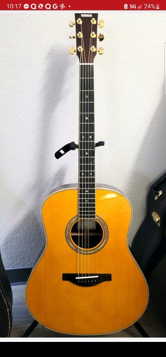 *** YAMAHA LLTA TRANSACOUSTIC GUITAR & CASE ***