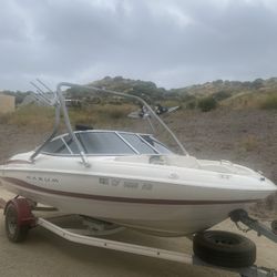 2003 Maxum Boat