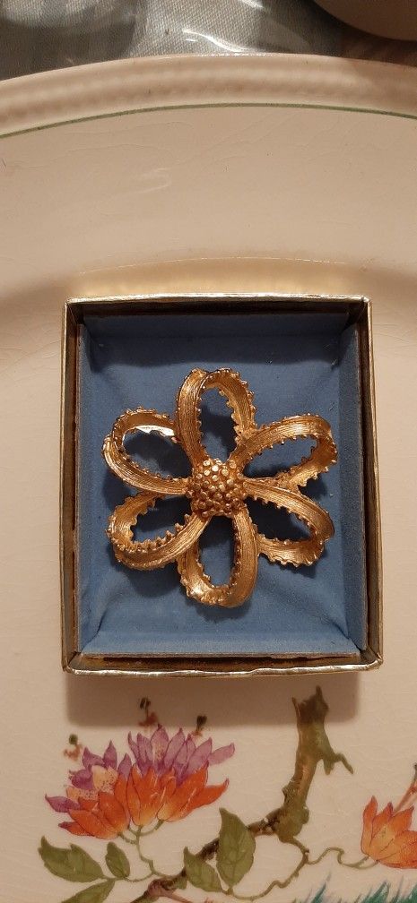 Vintage Flower Gold Tone Brooch