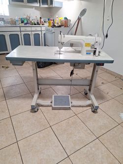 Maquina Industrial Una Abuja En Buenas Condiciones