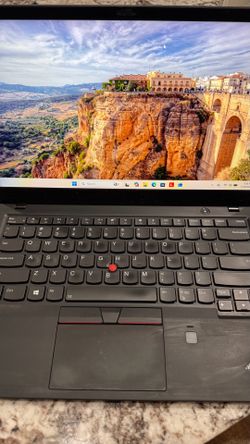 Used lenovo X1 i7 touchscreen 8th gen. Specs 👇🏻👇🏻