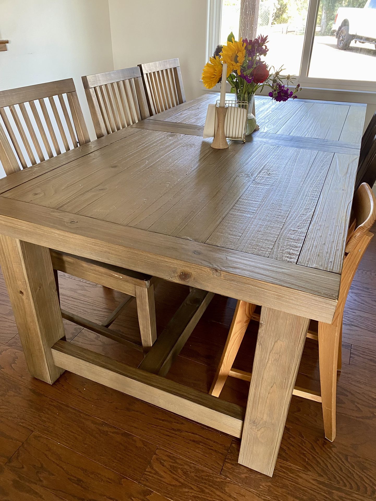 Living Spaces Dining Room Table & Chairs w/ Bench