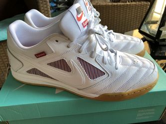 supreme gatos size 10