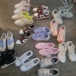 Selling Women's Sneakrs Size 7-8