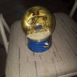 Snow Globe 