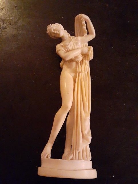 GORGEOUS Santini Italy Genuine Carrara Marble 10" Aphrodite Replica.
Other Santini Sculptures sold separately
Great Home Decor Sculpture