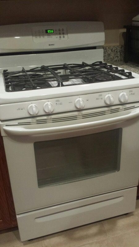 White Kenmore 5 burner gas range - works perfect.