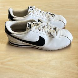 Nike Cortez Men's Size 8.5 US Basic White Black 819719-100 Low Top (A-1200)