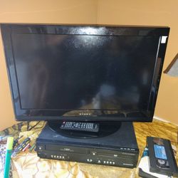 Dynex TV With Remote  20.00