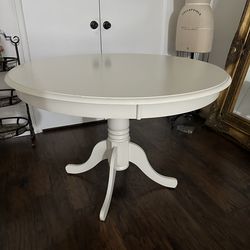 Bale Round Dining Table