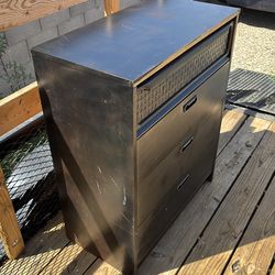 4 dawer dresser/tv stand