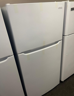 Frigidaire Top Freezer Fridge – White, clean interior, EvenTemp