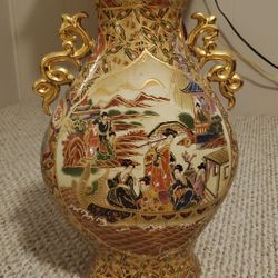 2 Chinese Urns, Vases  Vintage 