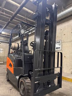 Doosan 2020 forklift, 3500 lb,3 stage, side shift