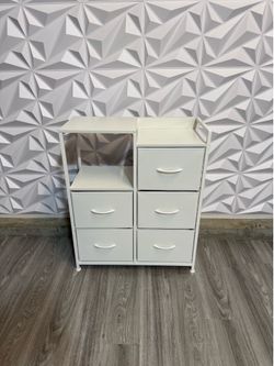Dresser With 5 Drawers Or Side Table