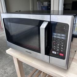 Toshiba Countertop Microwave Oven