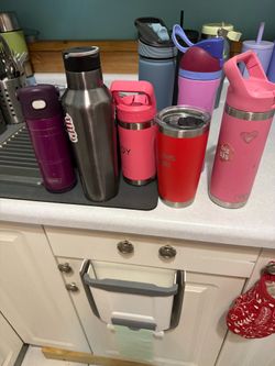 Assorted water tumblers