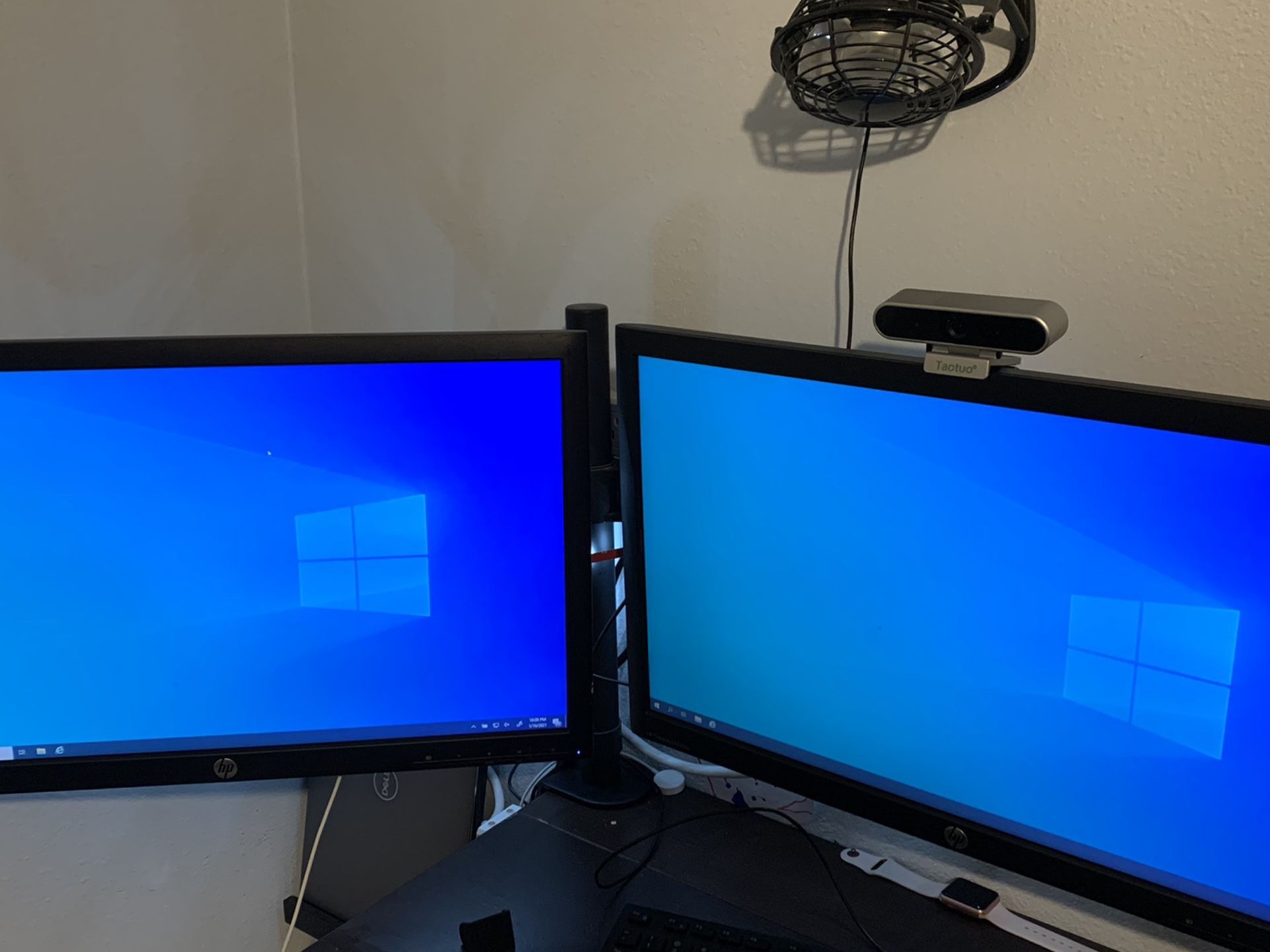 Computer With Two 24’ HP Monitors
