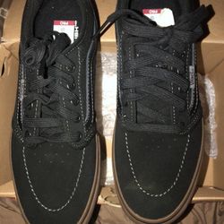 New in box off the wall vans men’s size 8