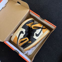 Nike air jordan TAXI size 2