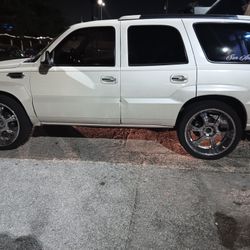 04 Cadillac Escalade (trade)