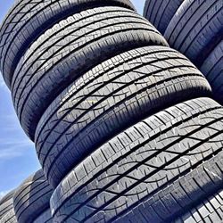 225/65/17 Vendo Un Set De Llantas Marca Firestone En Perfectas Condiciones De Vida  Las 4 