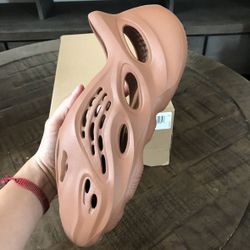 Adidas Yeezy Foam Runner Clay Red Size 10M