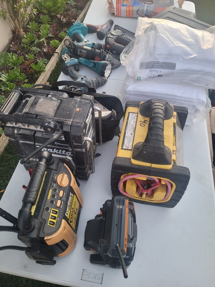 GARAGE SALE 11/22-11/23