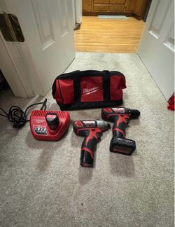 Milwaukee M12 Drill/Driver w/Extra Battery