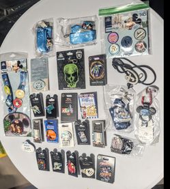 Huge Disney Pin & Lanyard -26 Piece Lot ( Excellent Condition)