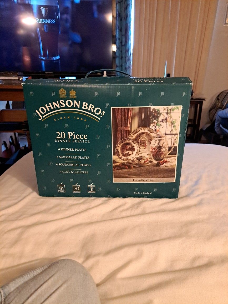 New 20-piece Dinner Service Johnson Brothers Expensive But I'll Let It Go For $50 Never Used