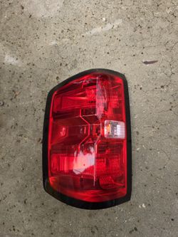 Silverado 1500 Left Tail Light !!